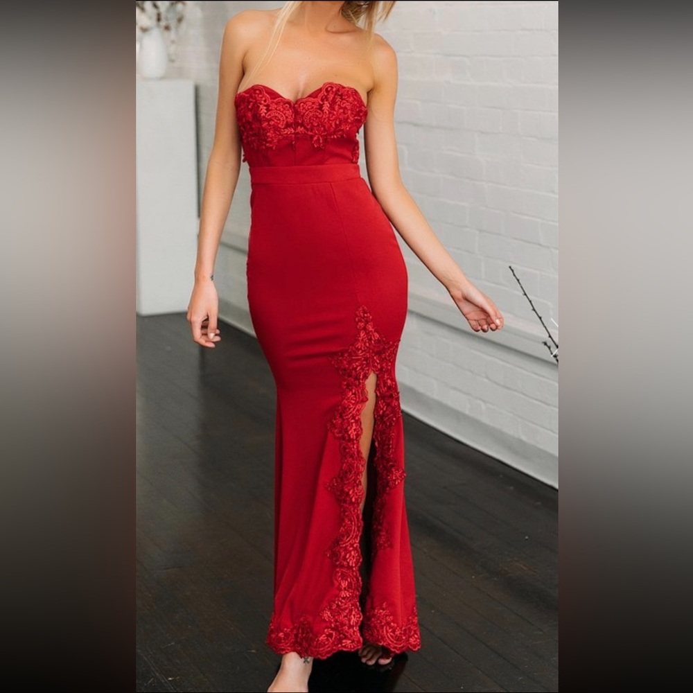 Hellomolly Strapless Burgundy Dress. Size AU 6 US 2. Unworn.